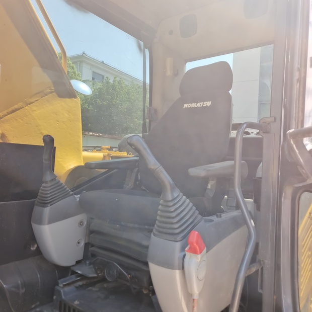 2024 Komatsu PC240LC-8-45211106