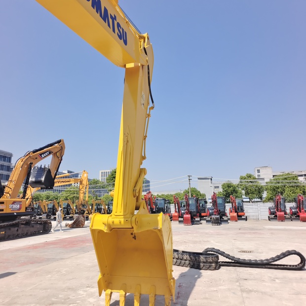 2024 Komatsu PC240LC-8-45211109