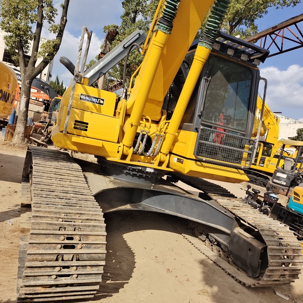 2023 Komatsu PC240LC-8-45211120