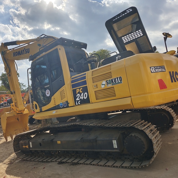 2023 Komatsu PC240LC-8-45211127