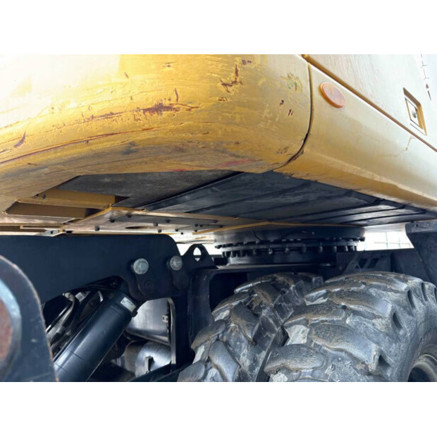 2015 كاتربيلر M318F-45211754