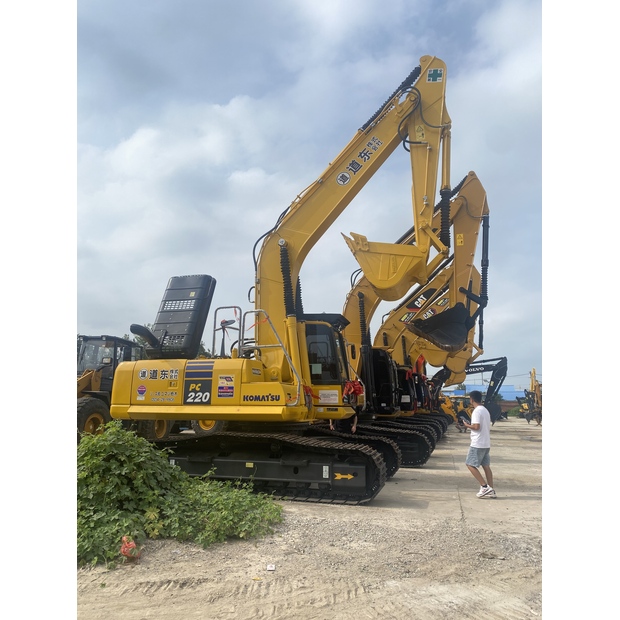 2024 Komatsu PC220-8N1-45212158