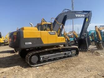 صورة ل حفارات 2024 فولفو EC220DL
