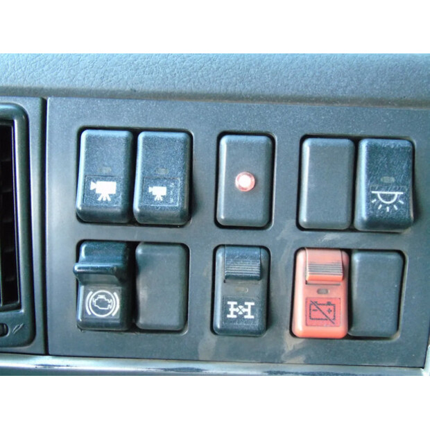 2004 فولفو FM 340-45212626