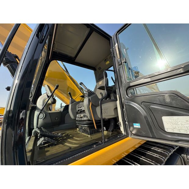 2017 Caterpillar 330D2L-45242132