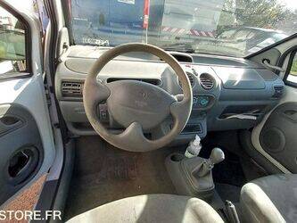 2005-renault-twingo-1412351-45261579