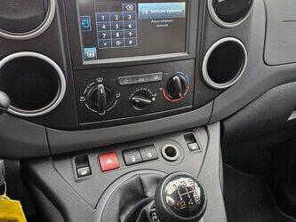 2018-peugeot-partner-1412356-45261640