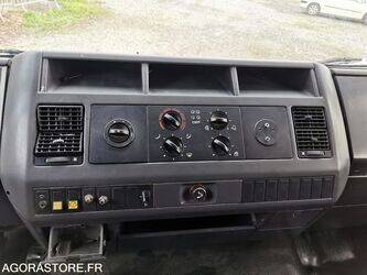 2001-man-1412374-45261764