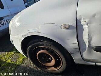 2005-renault-clio-1412424-45262193