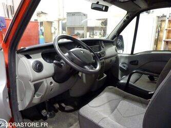 2010-renault-master-1412443-45262340