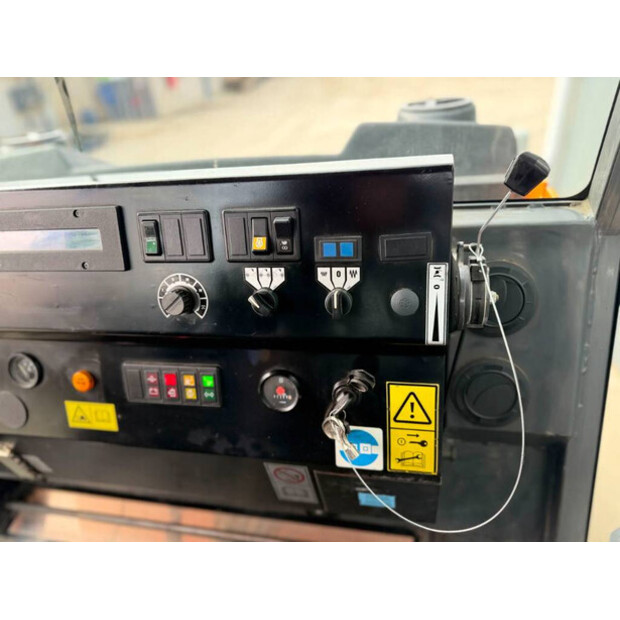 2009 آمان AV70-2-45264119