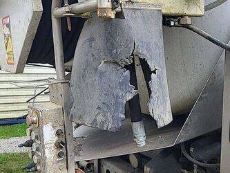 2010-mercedes-benz-2636-1412635-45280471