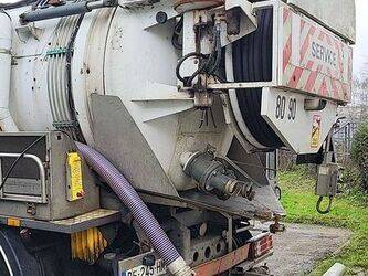 2010-mercedes-benz-2636-1412635-45280497