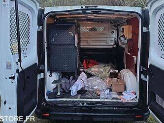 2017-renault-trafic-1412648-45280632