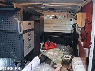 2017-renault-trafic-1412648-45280639