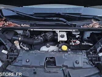 2017-renault-trafic-1412648-45280640