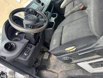 2021-mercedes-benz-sprinter-1412650-45280660