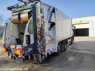 2014-renault-d-wide-1412671-45280912