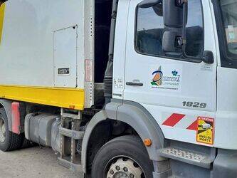 2009-mercedes-benz-1829-1412673-45280924