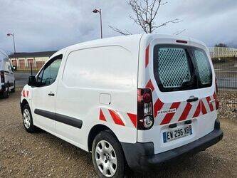 2018-peugeot-partner-1412356-45281015