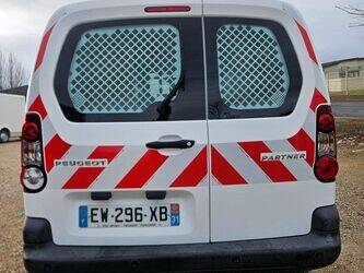 2018-peugeot-partner-1412356-45281016