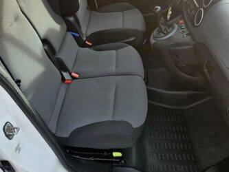 2018-peugeot-partner-1412356-45281021