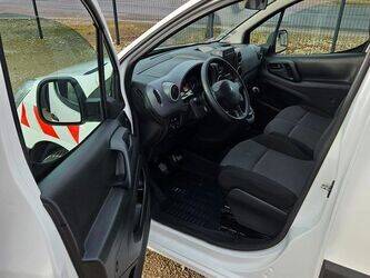 2018-peugeot-partner-1412356-45281024