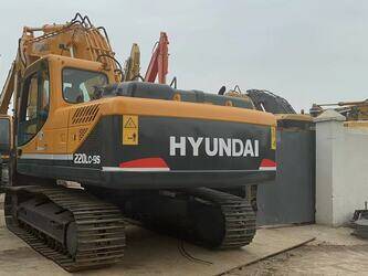 صورة ل حفارات 2022 هيونداي R220-9