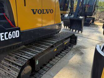 2022-volvo-ec60-1412719-45282756