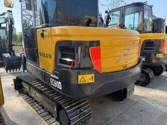 2022-volvo-ec60-1412719-45282757