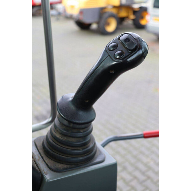 تاكوتشي TB175W-45282921