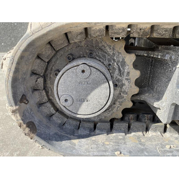 2019 جيه سي بي 15C-1-45284114