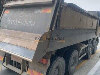 2014-mercedes-benz-3848-1412910-45286432