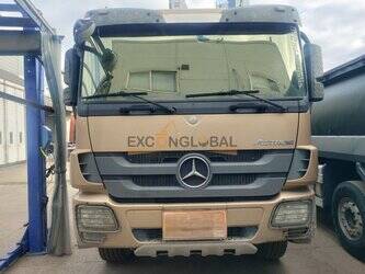 2014-mercedes-benz-3848-1412910-45286435