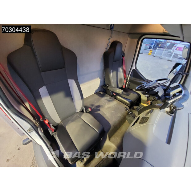 2020 Renault D210-45288276