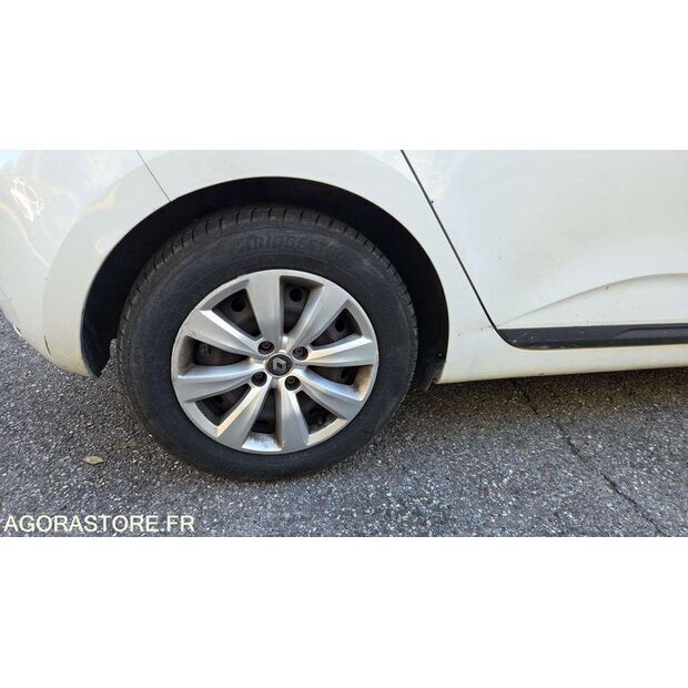 2020 Renault Clio-45303548