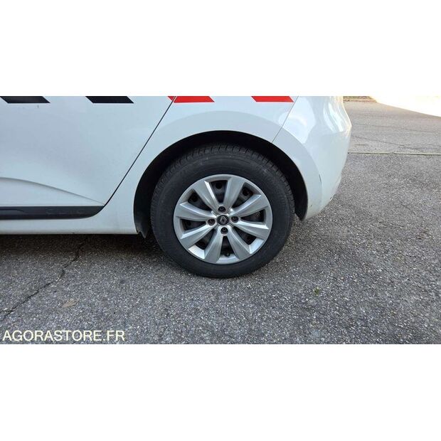 2020 Renault Clio-45303571