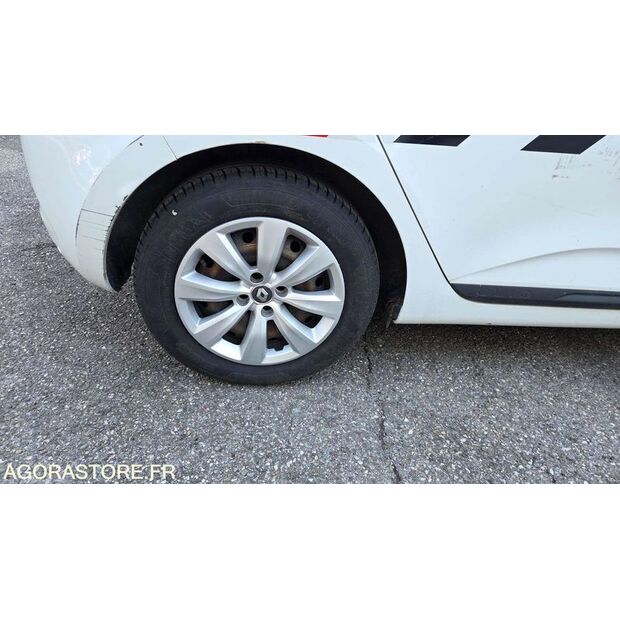 2020 Renault Clio-45303645