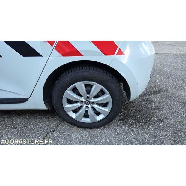 2020 Renault Clio-45303668