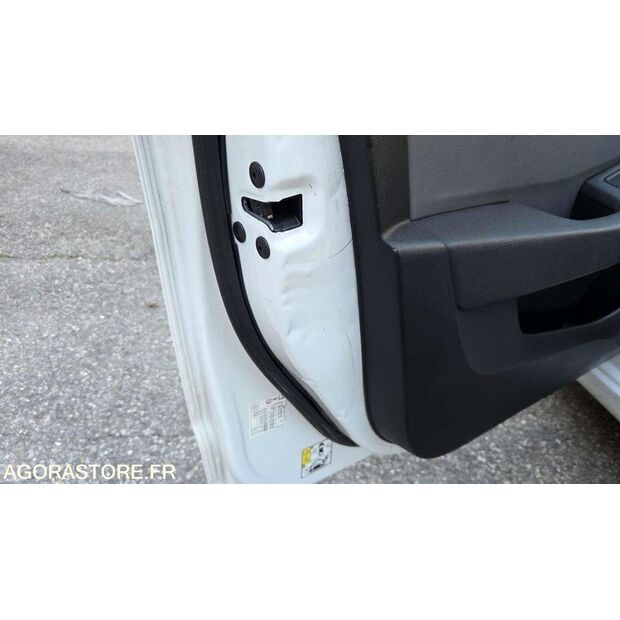 2020 Renault Clio-45303673