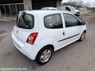 2011-renault-twingo-1413223-45303996