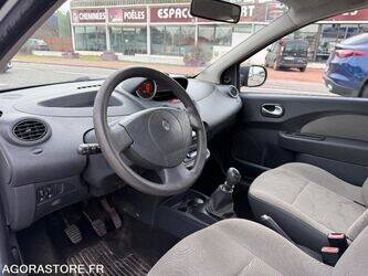 2011-renault-twingo-1413223-45304000