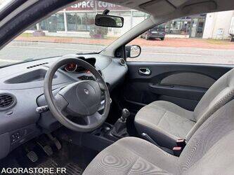 2011-renault-twingo-1413223-45304001