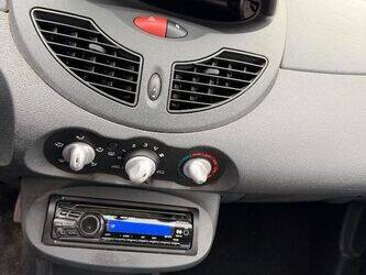 2011-renault-twingo-1413223-45304002