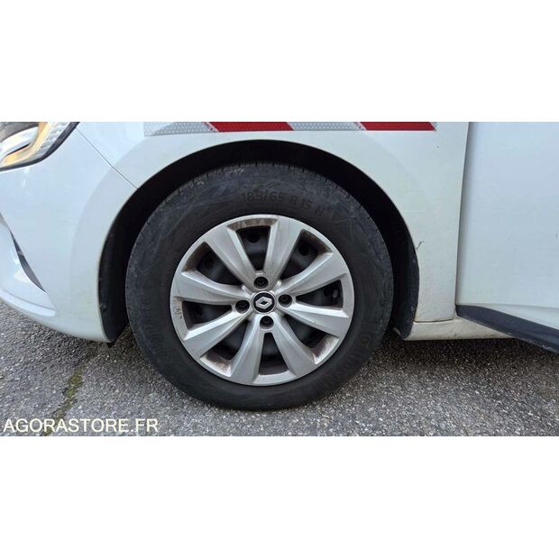 2020 Renault Clio-45304034