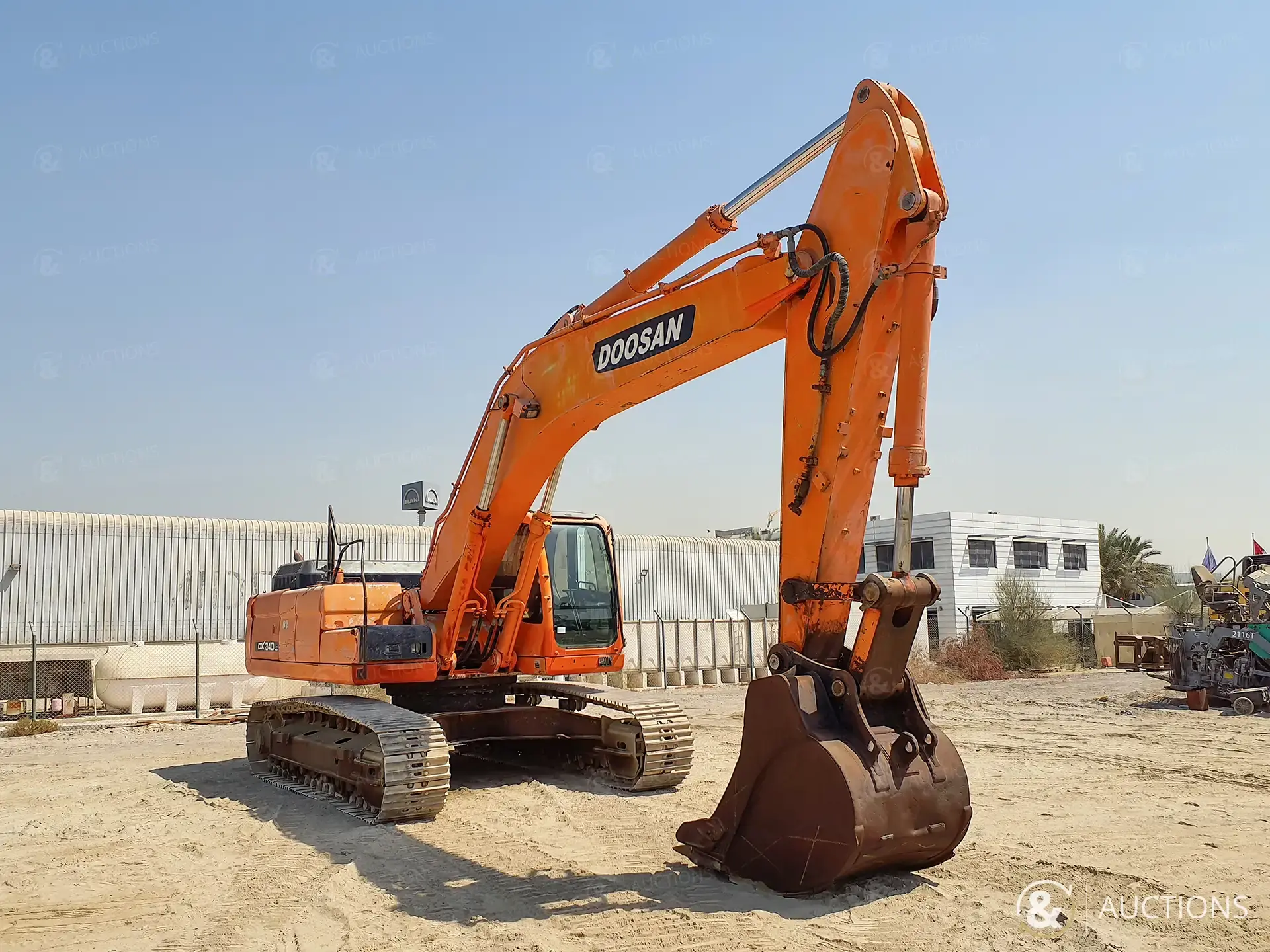 صورة ل حفارات مجنزرة 2012 دووسان DX340LC