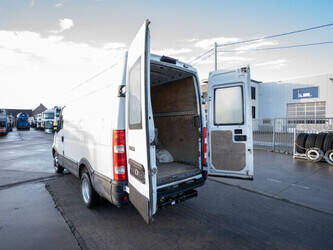 2011-iveco-daily-35c11-1413308-45310371