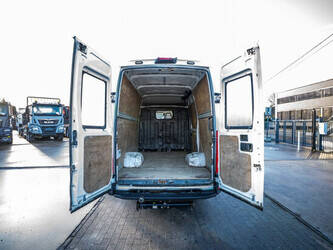 2011-iveco-daily-35c11-1413308-45310372