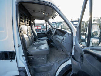 2011-iveco-daily-35c11-1413308-45310381