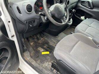 2015-peugeot-partner-1413420-45324941